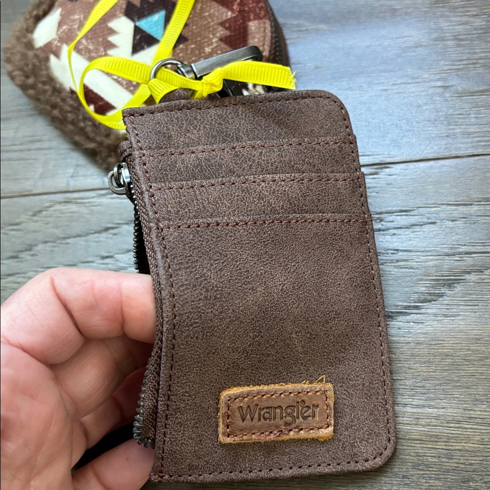 Wrangler Sherpa Southwest Print Dual Pouch Wristlets zip top,cards,key - Picture 6 of 10